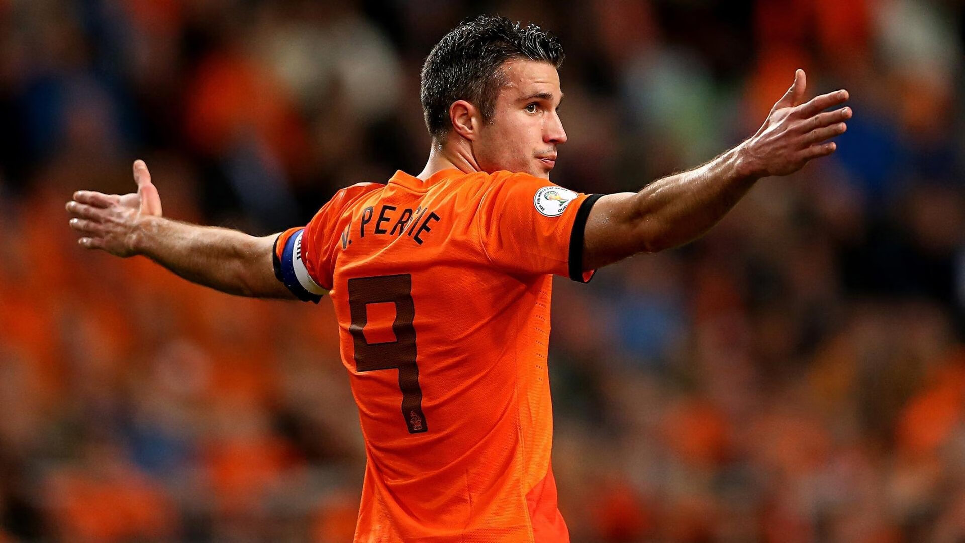 球员在比赛中展现强烈拼搏精神赢得掌声,球场上拼搏到底的精神是什么精神